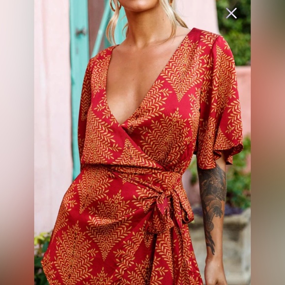 Selfie Leslie Dresses & Skirts - Selfie Leslie Maroon Romper with Gold Leaf Motif